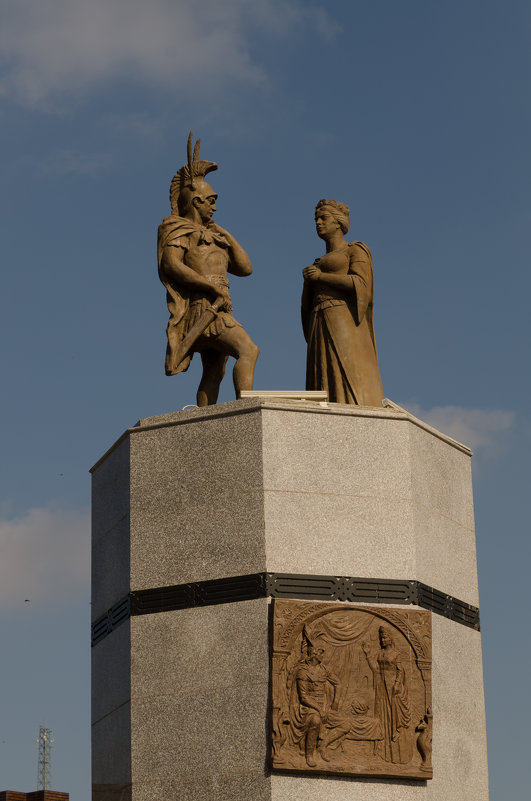 Памятник Искендеру Макендонскому в Гяндже - Эхтирам Мамедов
