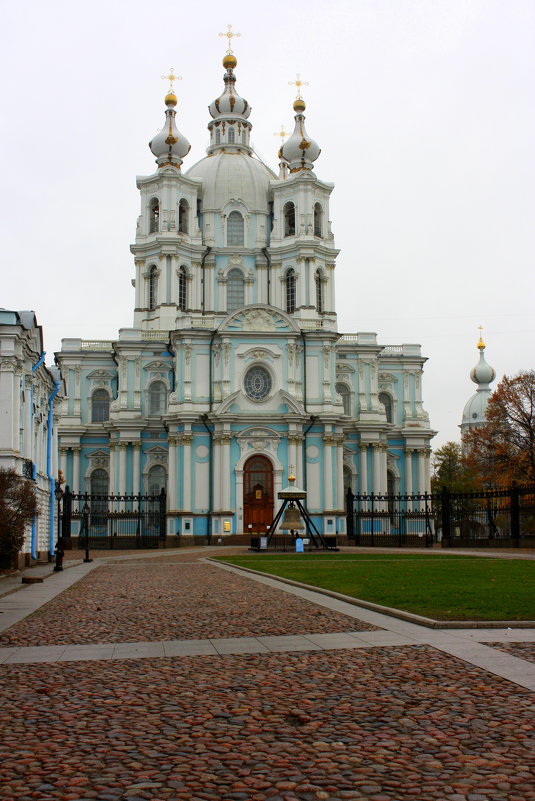 ОКТЯБРЬ В САНКТ-ПЕТЕРБУРГЕ - Николай Гренков