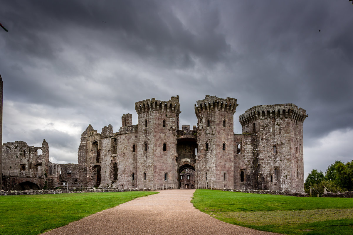 Raglan castle, England - Olya 