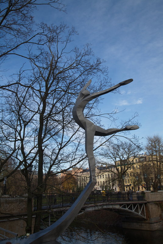 Памятник Марису Лиепе около Рижской Оперы - Gennadiy Karasev