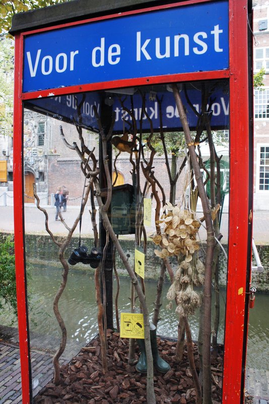Дельфт. Самый маленький музей в мире, расположенный в телефонной будке - Елена Павлова (Смолова)