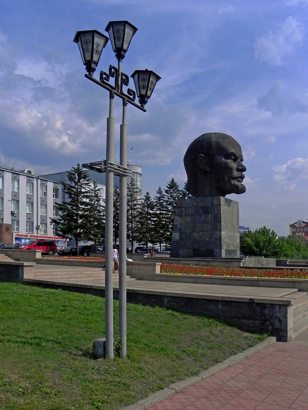 На площади Советов - Анатолий Цыганок