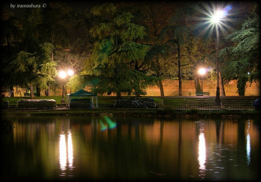 FIRENZE, LAGO DI FORTEZZA DA BASSO IN THE NIGHT - ira mashura