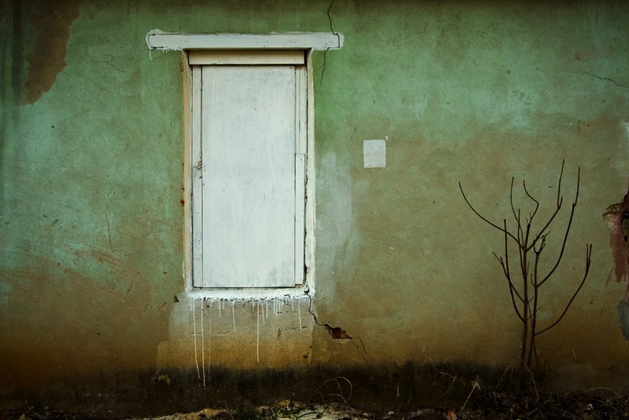 Белая дверь - Александр Константинов