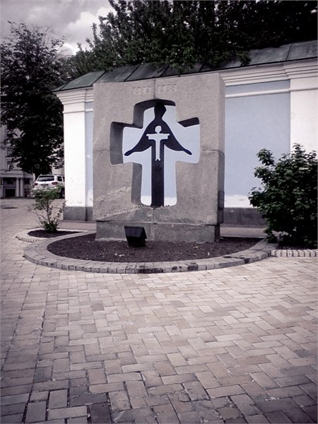 Памятник - Настя Емельянцева