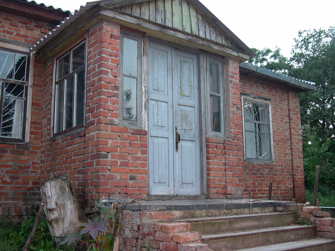 старый дом в деревне - Сергей Дихтенко