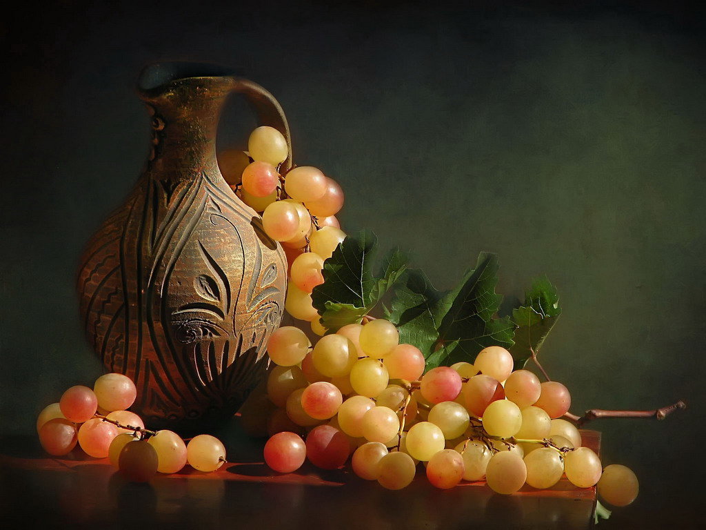 Натюрморт с виноградом - Елена Чаусова 