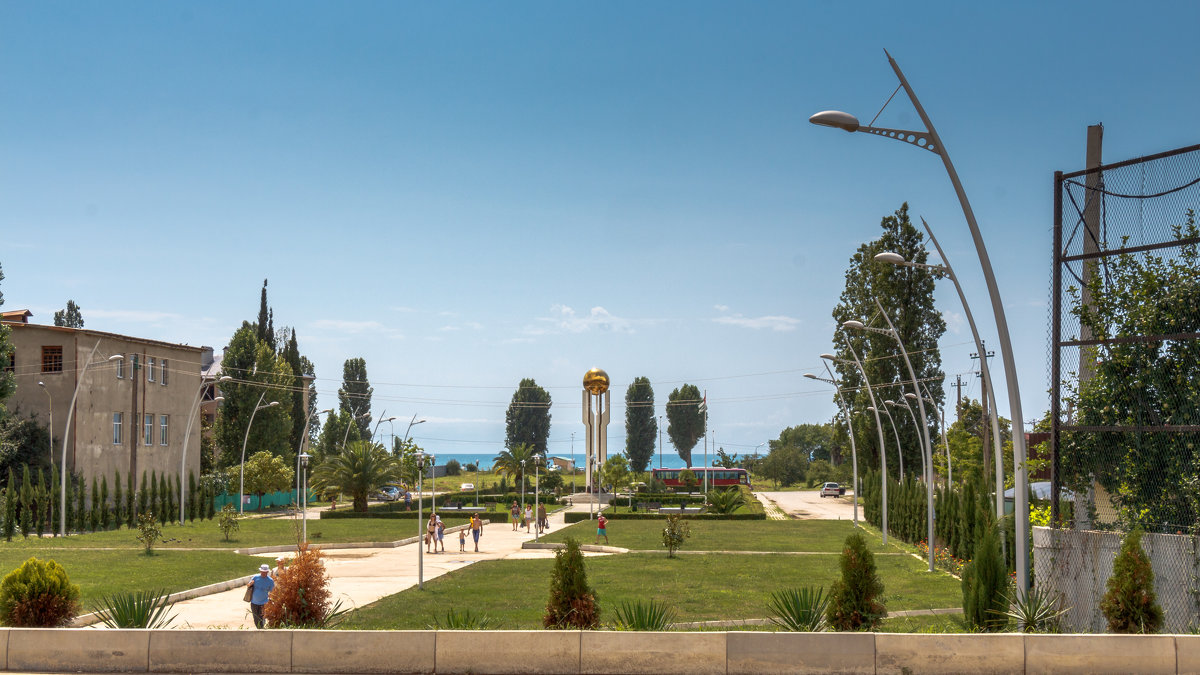 Памятник Свободы в городе Гагра, Абхазия - Андрей Гриничев