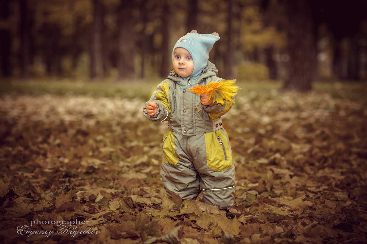 Фотосессия ребенка осенью с квадрокоптера