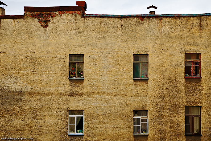 Окна во двор - Sergei Khandrikov
