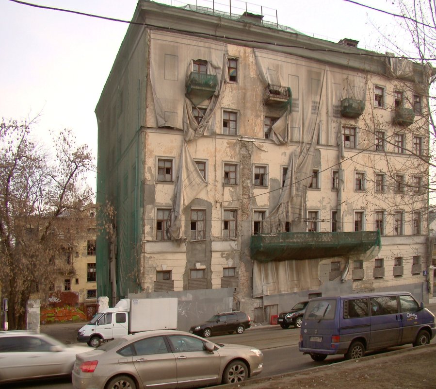 Дом с кованным балкончиком - Natali Nikolaevskay