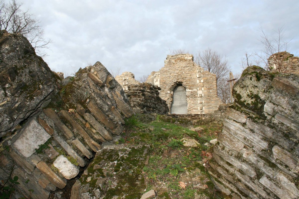 Развалины Византийского  храма возле поселка Лоо - Tata Wolf
