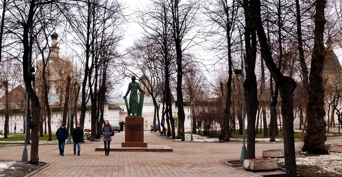 Памятник Андрею Рублёву при входе в Андроников монастырь - Владимир Болдырев