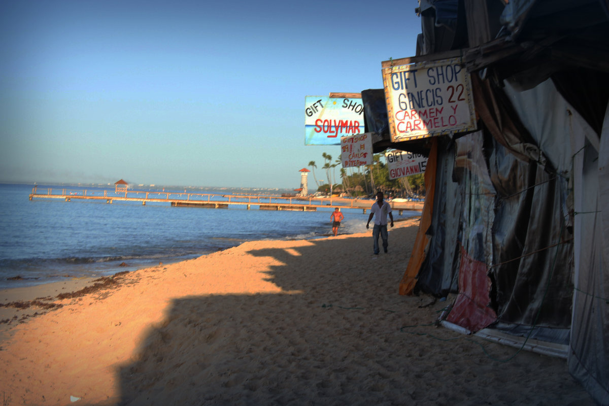 Доминиканский пляжный рынок - source 