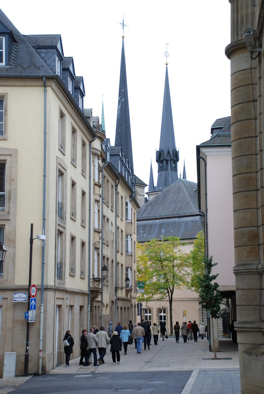 Собор Люксембургской Богоматери, а точнее его три башни. Люксембург. - Lara 