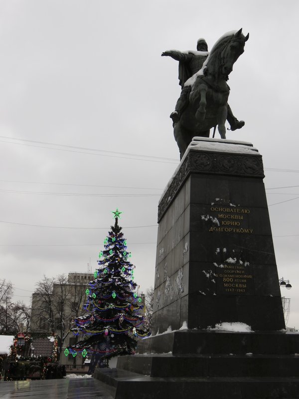 Основатель - Юрий Бомштейн