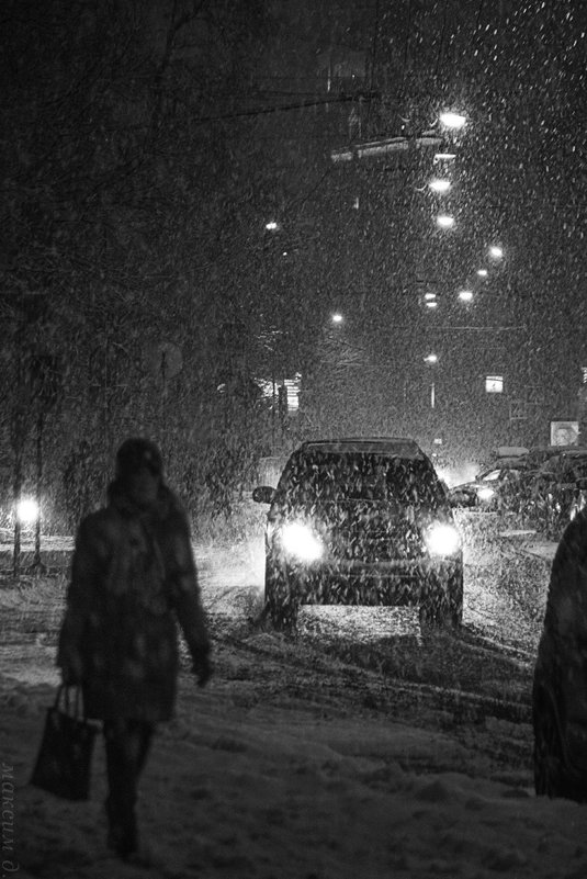 улица Красина, вечер, снегопад - Максим Должанский