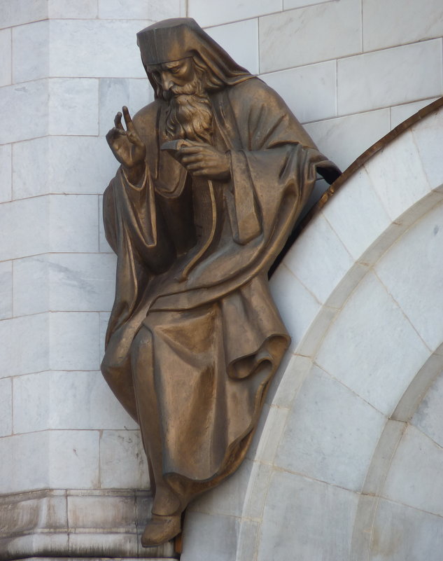 горельеф над правым окном западного фасада храма Христа Спасителя в Москве. - Galina Leskova
