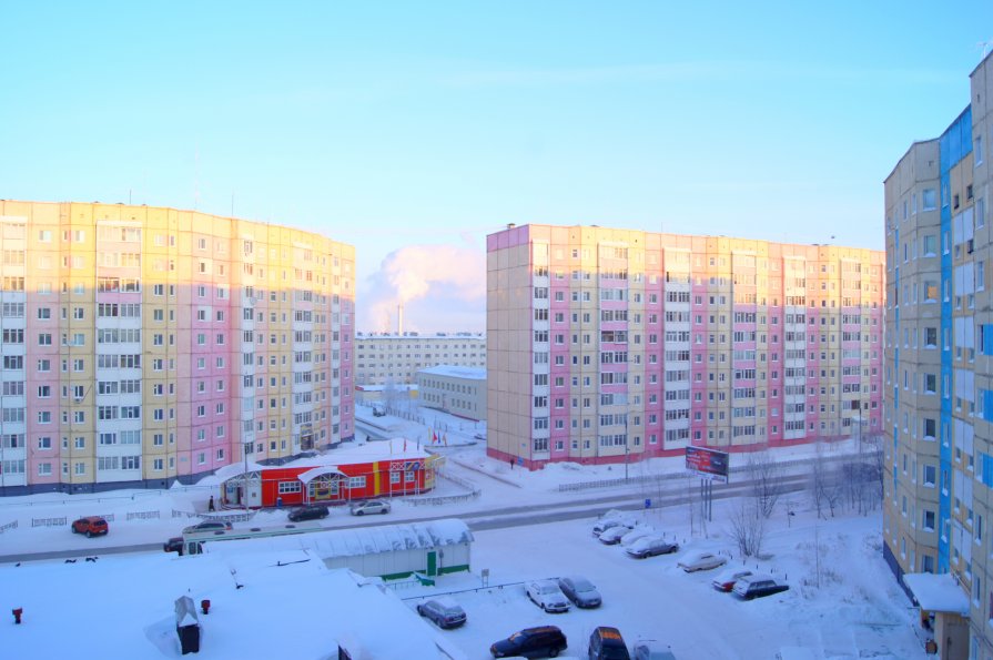 солнечный зимний день в Надыме - Сергей Плесовских