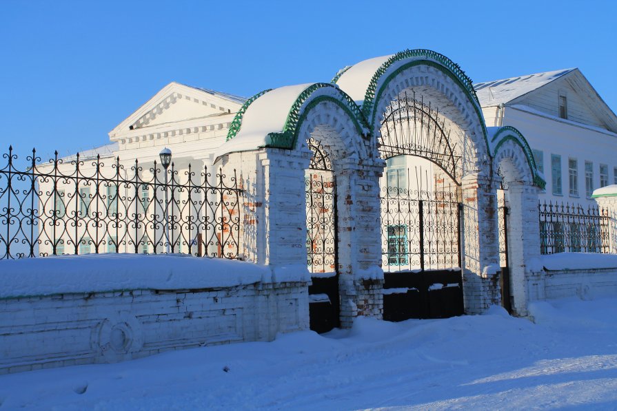 Ограда краеведческого музея г. Оса - Егор Егоров