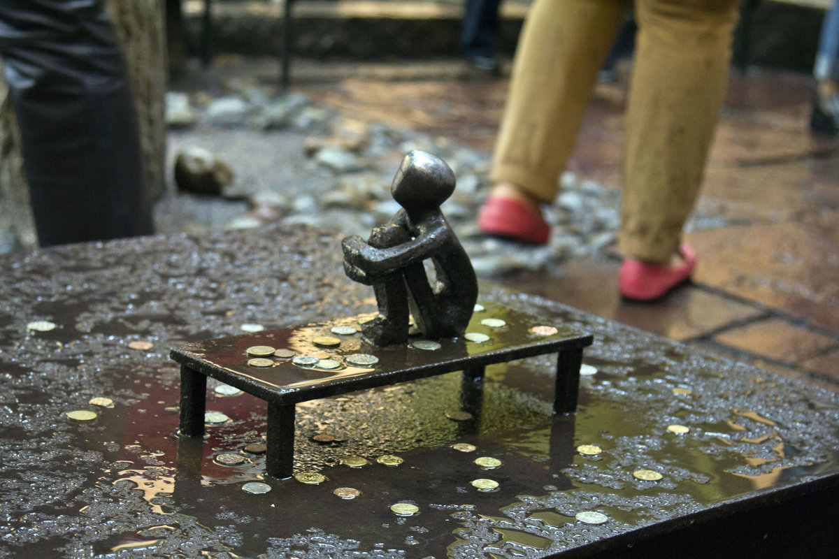 Сидящий мальчик - самая маленькая скульптура в Стокгольме - Александр Рябчиков