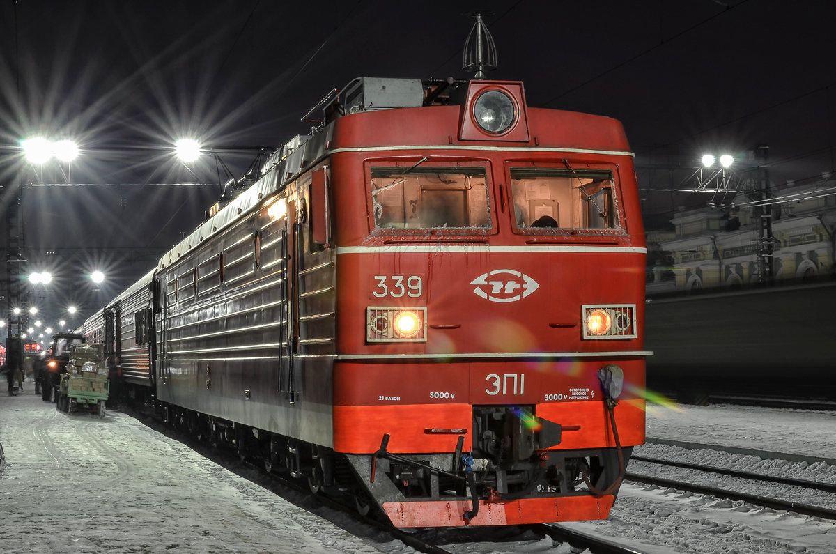 Электровоз ЭП1-339 с пассажирским поездом №69 Чита - Москва - Андрей Иркутский