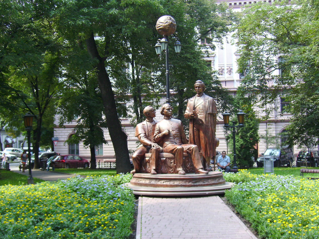 Памятник  "Русской  Троице"  в  Ивано - Франковске - Андрей  Васильевич Коляскин