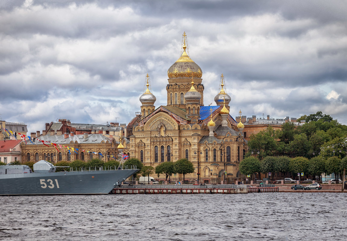 Собор на Васильевском острове на набережной