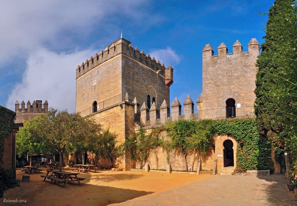 Castillo Almodovar del Rio. Внутренний двор Campo de Liza - Mikhail Yakubovskiy