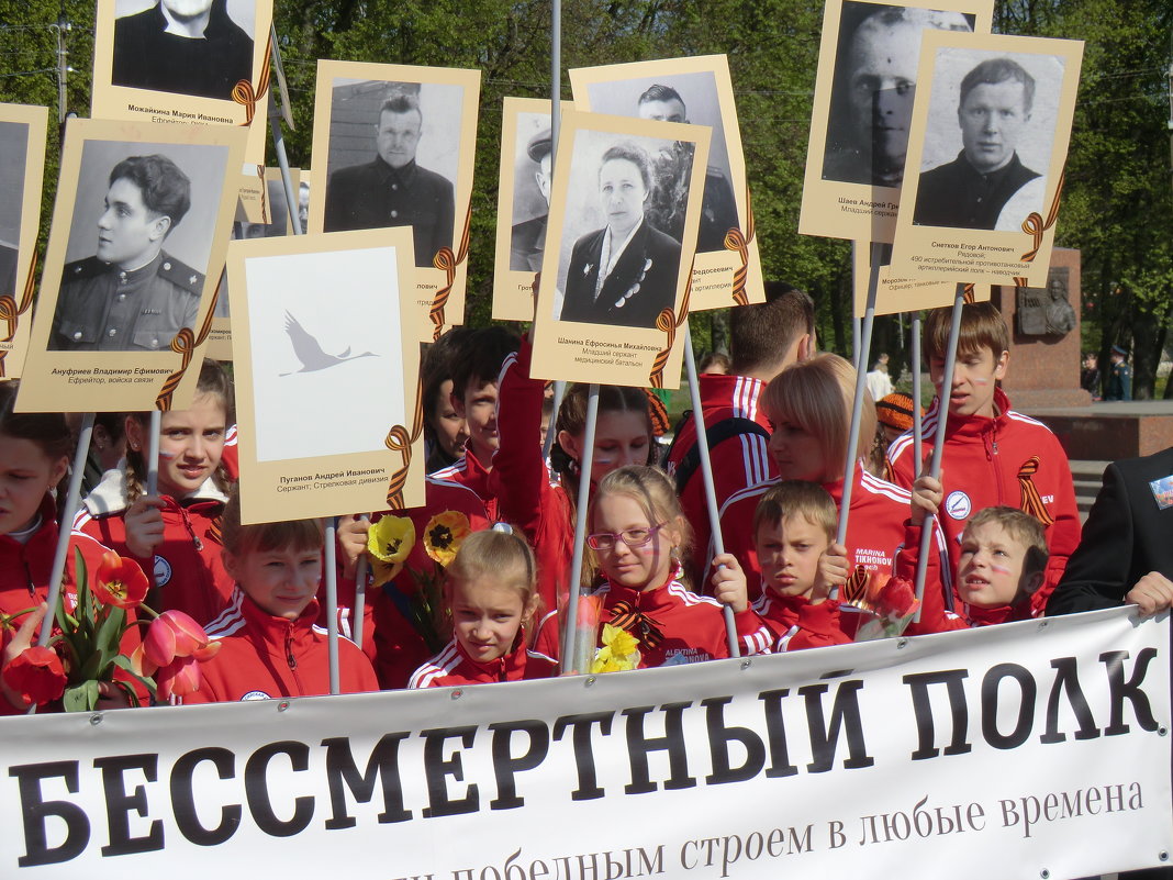 Первый "Бессмертный полк" Великих Лук... - Владимир Павлов