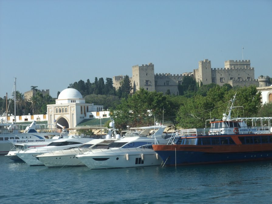 Родос. Вид на Старый город с моря - Елена Лукожева