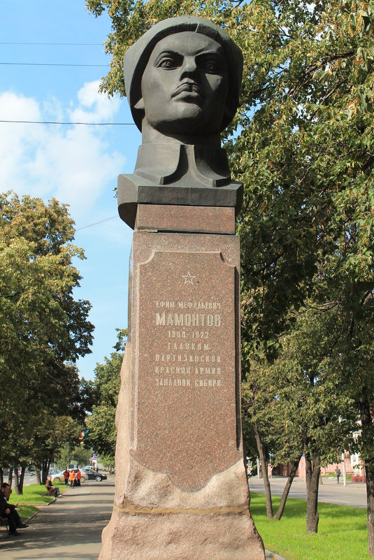 Памятник на пр.Ленина - Татьяна Лукьянова(Степанян)