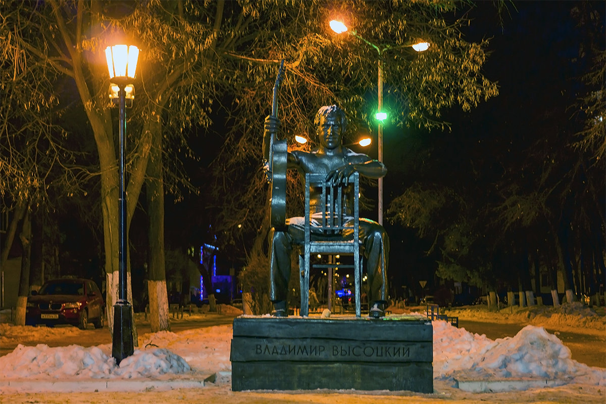 Памятник Высоцкому - Юрий Стародубцев