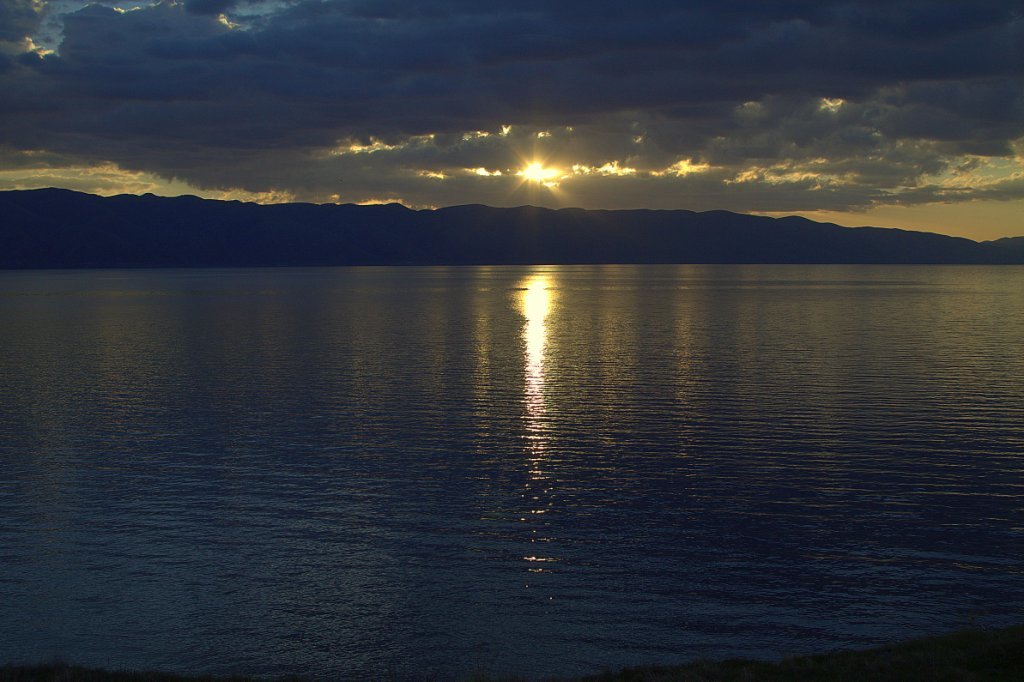 Рассвет на озере Севан - M Marikfoto