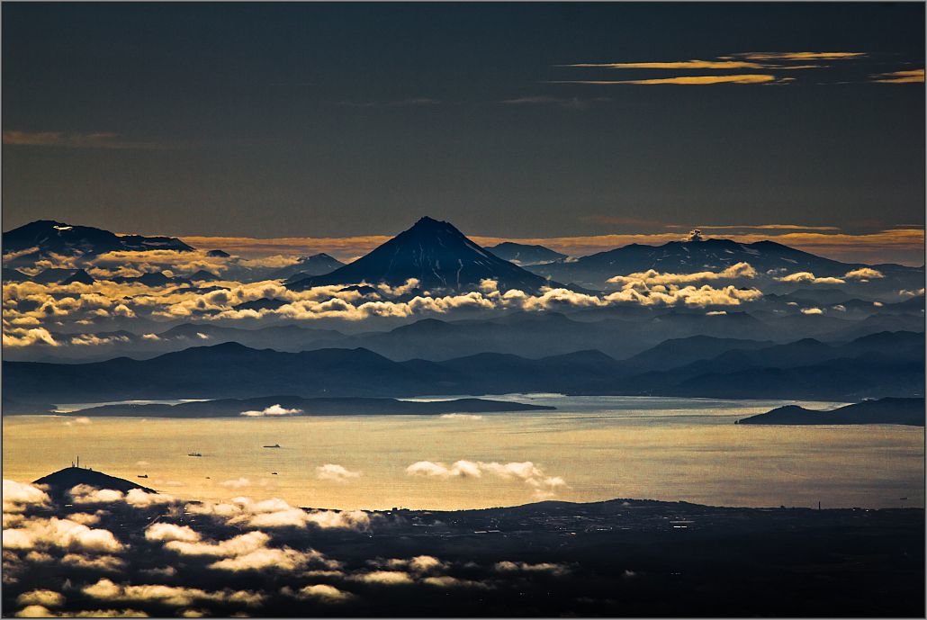 Kamchatka. Avacha Bay. - Gino Munnich