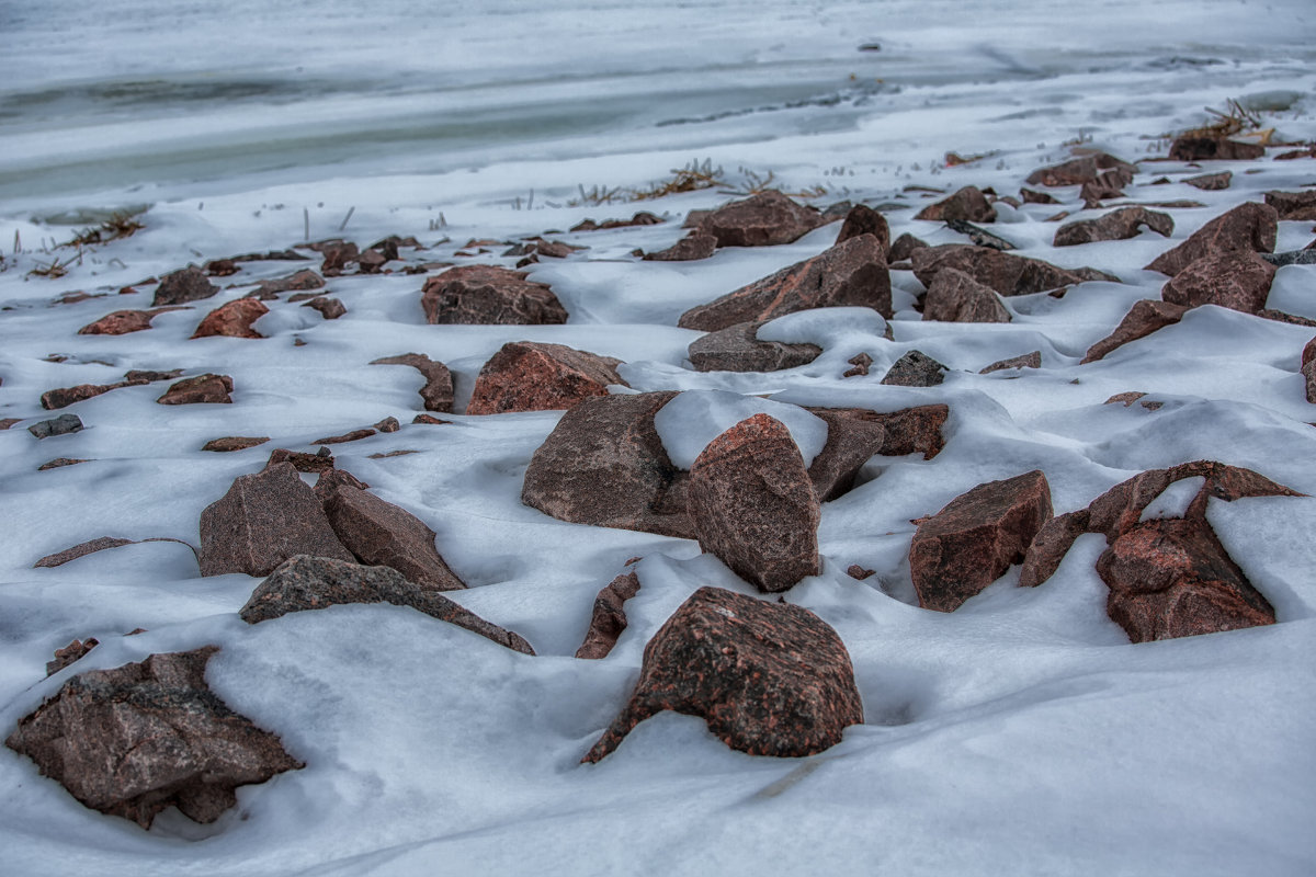 Камни и снег. На берегу залива. - Vladimir Kraft