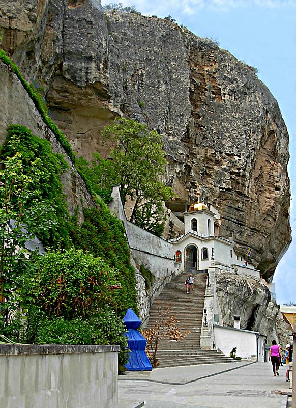 Свято-Успенский мужской монастырь,с кельями вырубленными в скале - Виктор Заморков