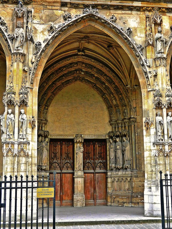 вход в церковь Сен-Жермен-л’Осеруа - Александр Корчемный