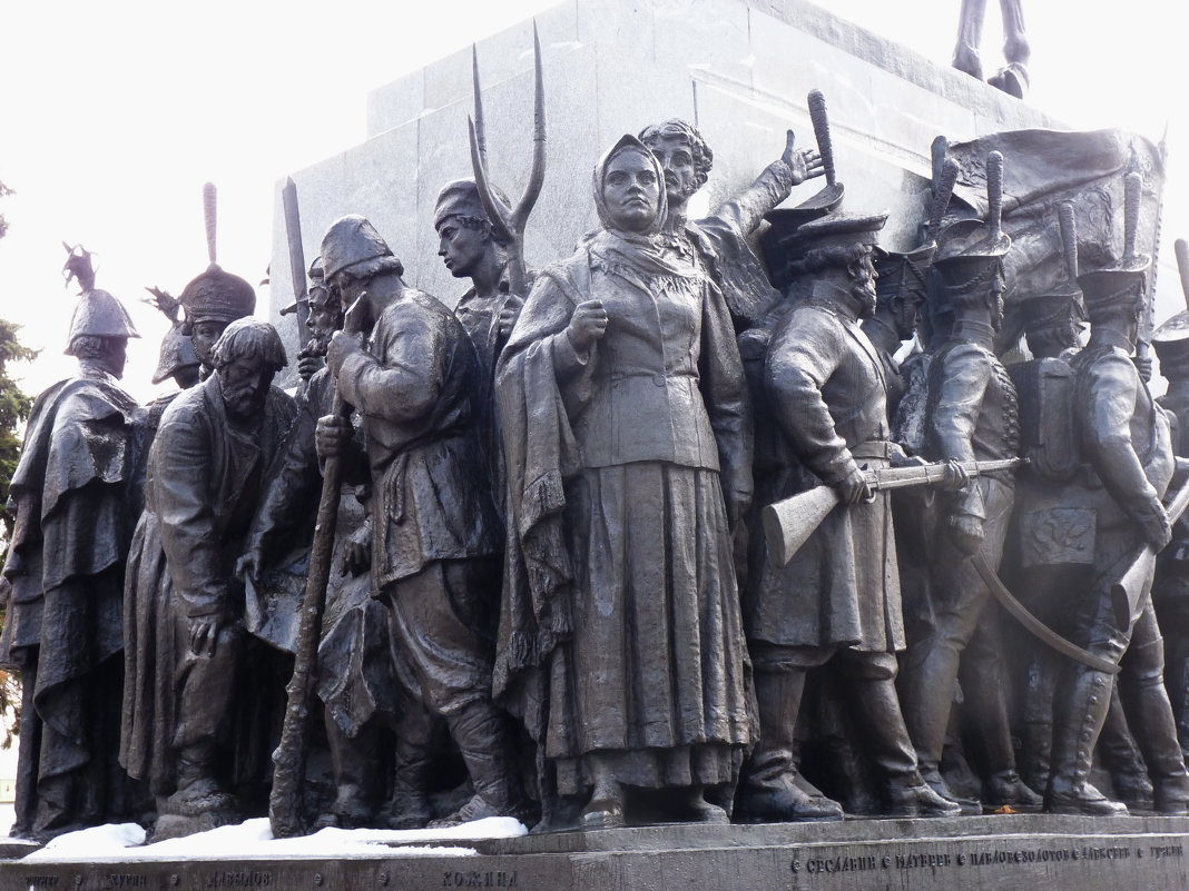 Фрагмент постамента  памятника Кутузову  в Москве - Galina Leskova