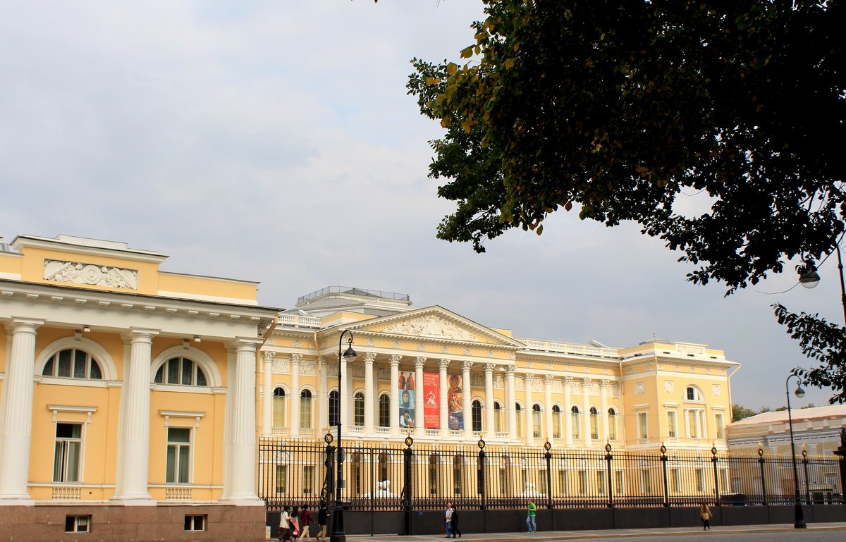 Площадь искусств. Русский музей - Александра 