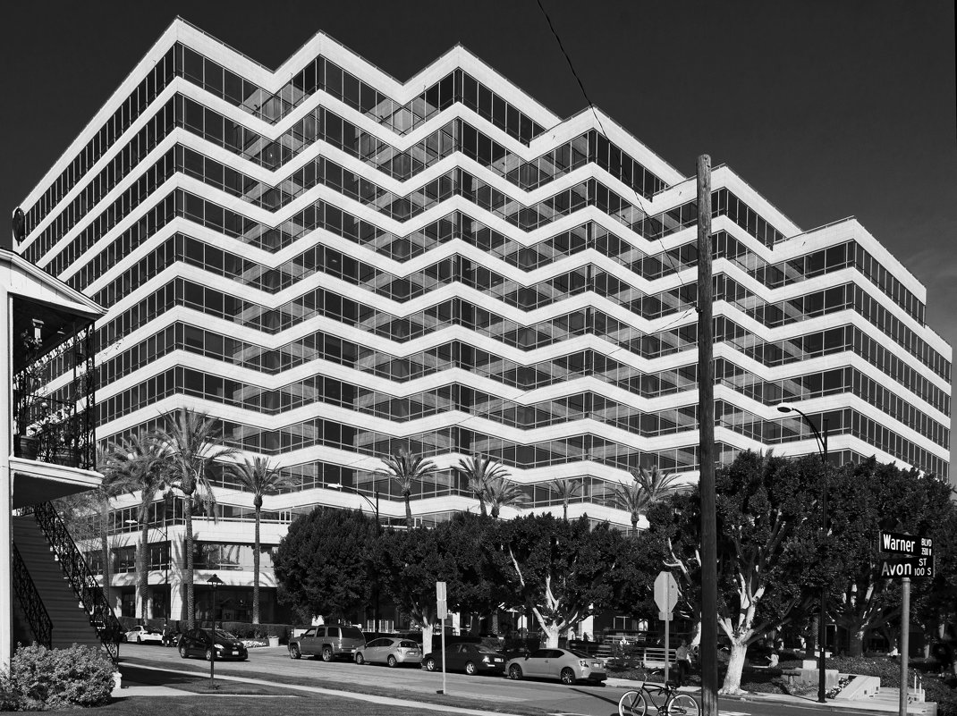 Warner Brothers Offices. - Ro Man