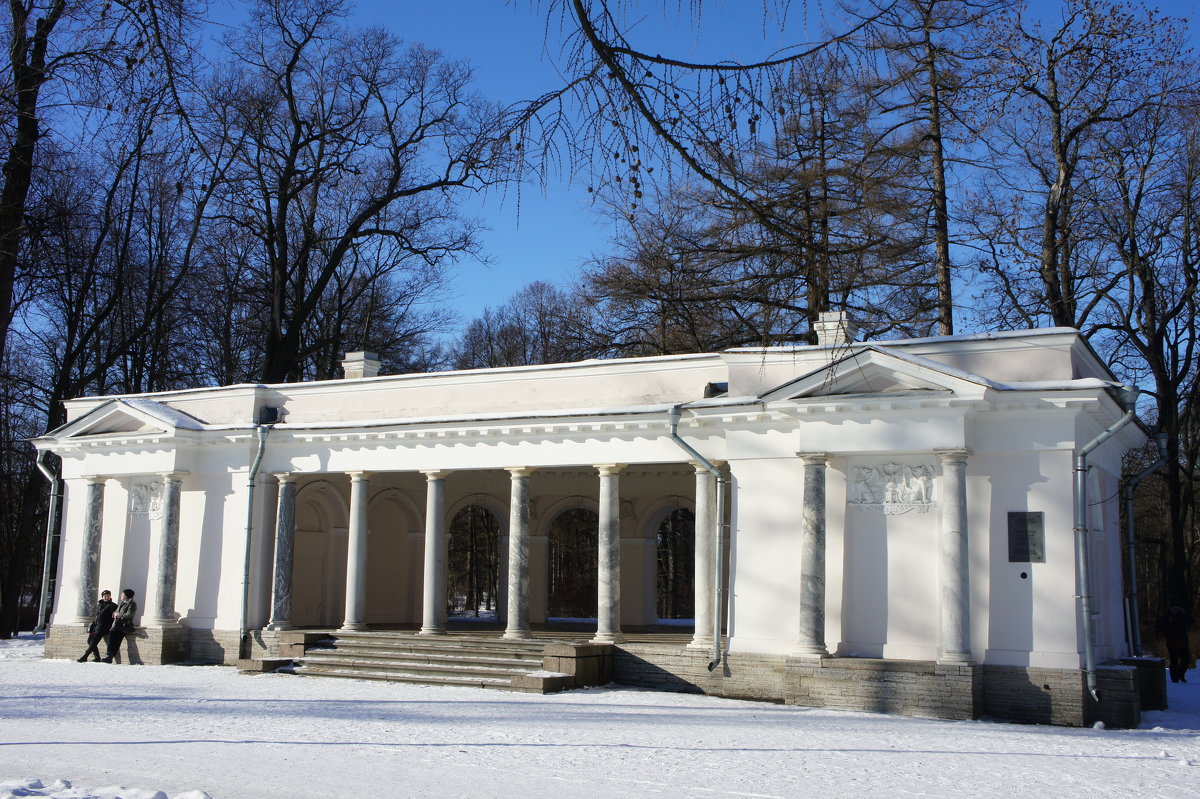 Памятник архитектуры XIX в. Музыкальный павильон, построен в 1818-1822, арх. К.И. Росси - Елена Павлова (Смолова)