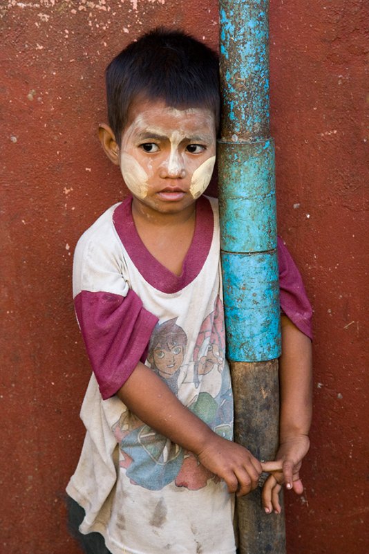 Ребёнок на рынке, Янгон. - Олег Грачёв