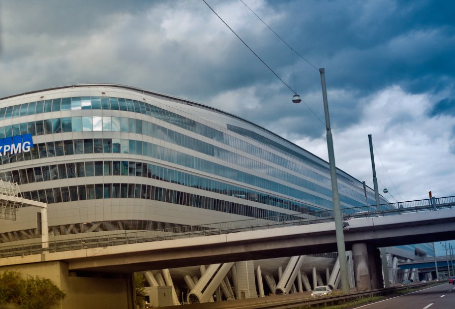 Frankfurt am Main. Flughafen. Fernbahnhof - Lina Kurbanovsky