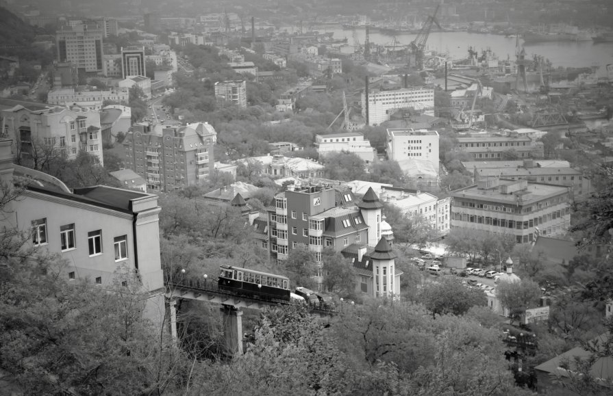 Владивосток. Фаникулер идет с Проспекта Красоты. - Евгений Поляков