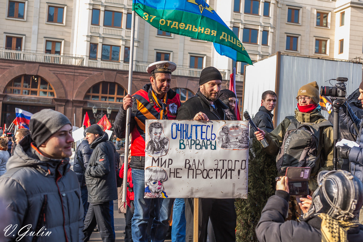 Под знаменем - Владимир Гулин