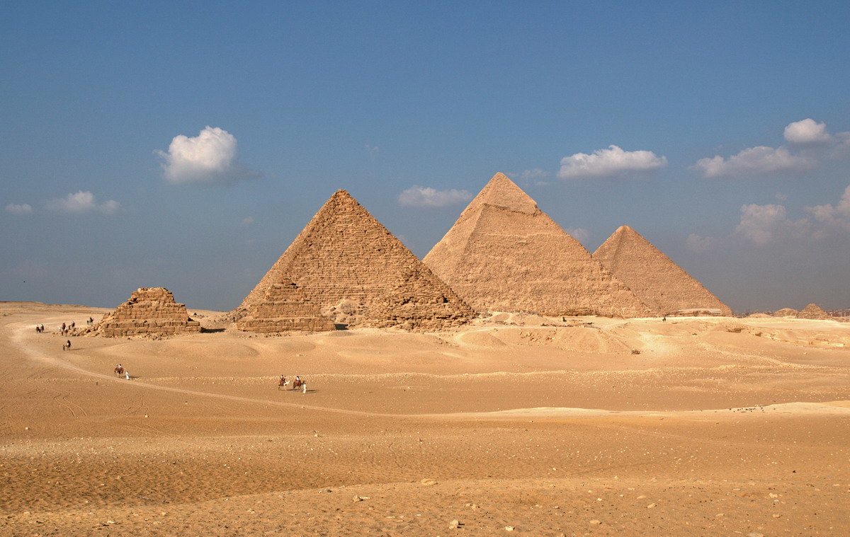 Три пирамиды на плато Гиза Египта