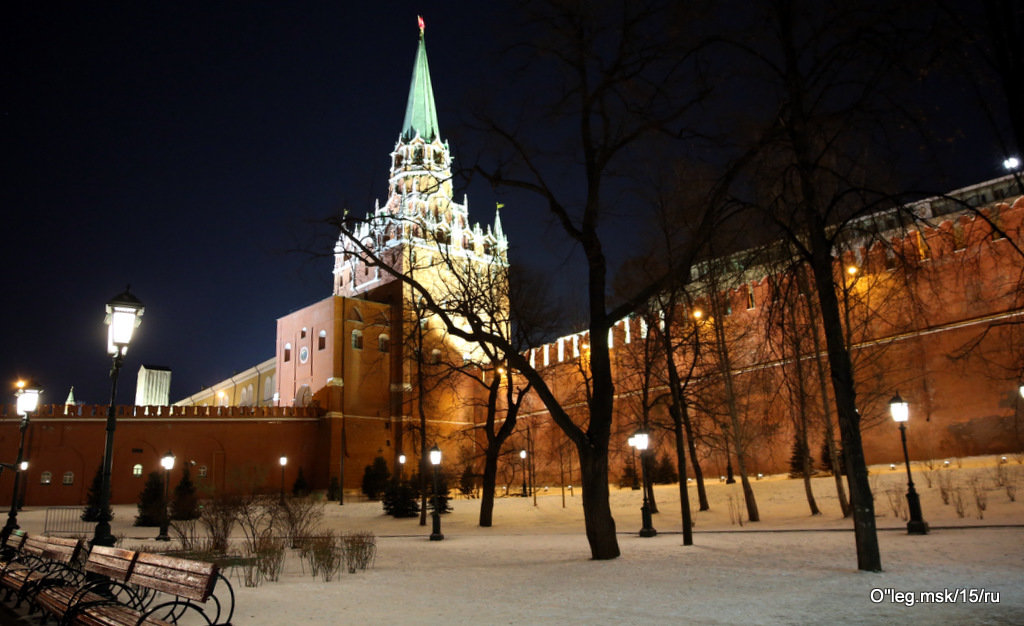 ночной фрагмент одной из башен Кремля - Олег Лукьянов