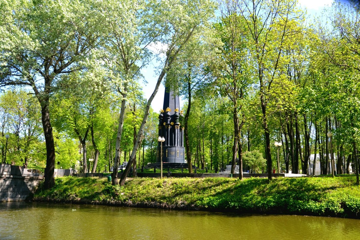 Лопатинский сад весной - Милешкин Владимир Алексеевич 