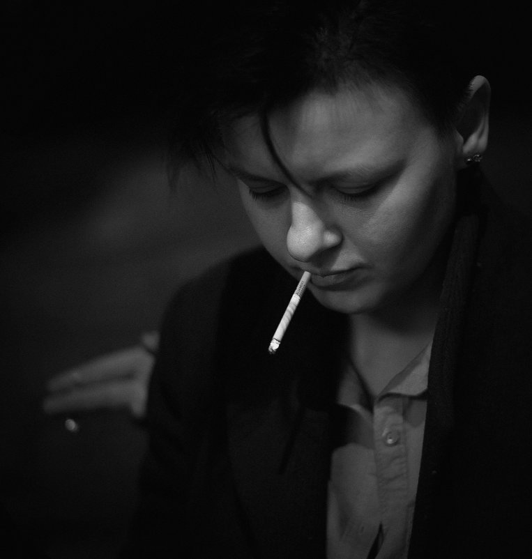 Девушка с сигаретой - Антон 